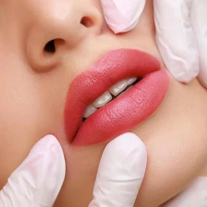 Evaluación inicial — Aumento de labios con ácido hialurónico