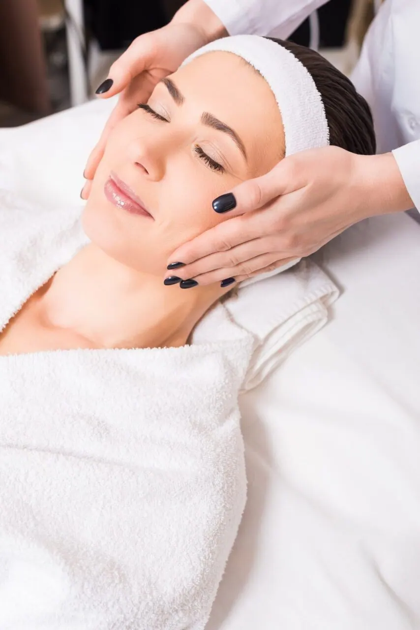 Masaje facial — Lifting facial manual